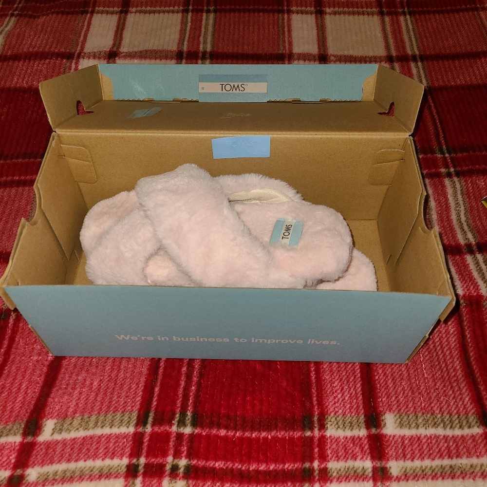 ==^Toms "Susie" Pink Faux Fur - Picture 5 of 14
